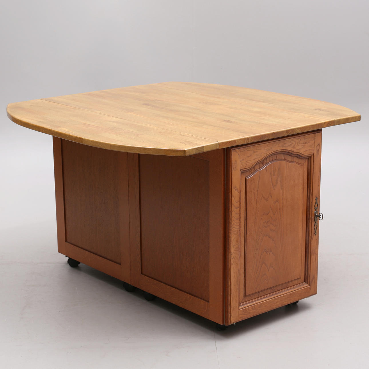 KÖKSÖ/KÖKSBORD, på hjul, samtida.