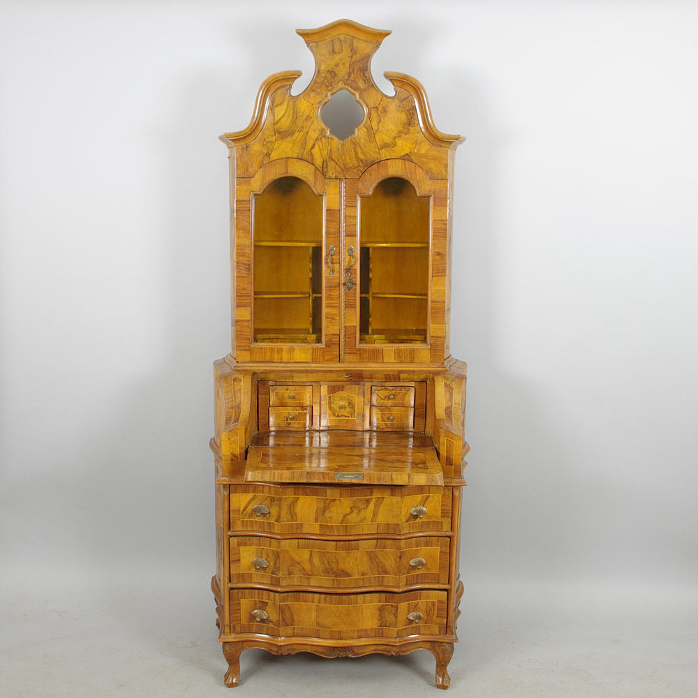 SEKRETÄR MED VITRINÖVERDEL, valnöt med rotfaner, barockstil, 1800/1900-tal.