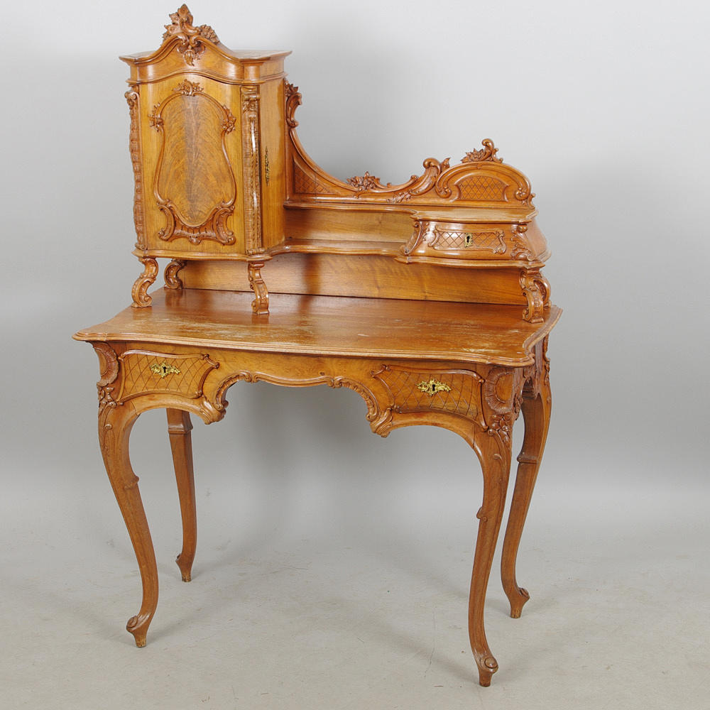 DAMSKRIVBORD med uppsats, mahogny/rotfaner, rokokostil, 1900-tal.