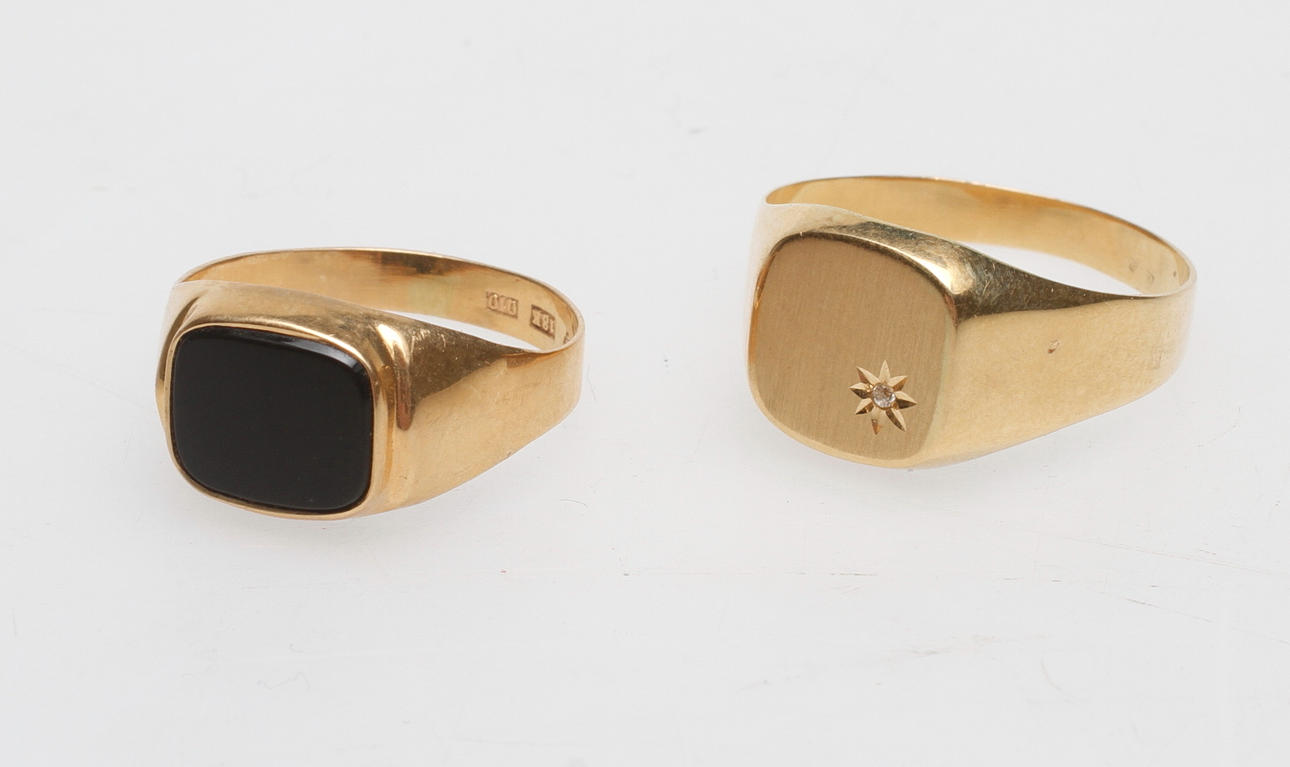 KLACKRINGAR, 2 st, 18k guld, vikt ca 6,8 gr.