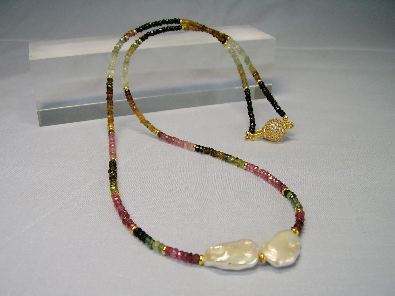 multicolor TURMALIN KETTE mit Keshi-Perlen.