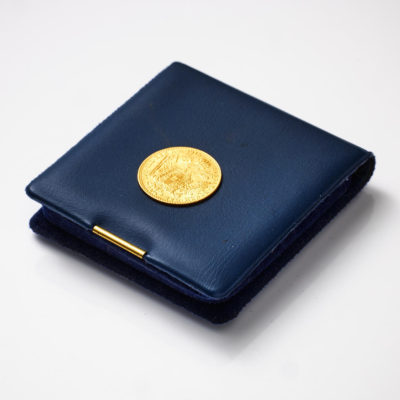 COIN, hardly 24 gold (0.986), Francis Joseph I, 1 ducat, 1915, Obverse:  FRANC IOS IDG AVSTRIAE IMPERATOR, Reverse: HUNGAR BOHEM GAL / LOD ILL REX A  A. Coins, Medals & Stamps - Coins & Banknotes - Auctionet