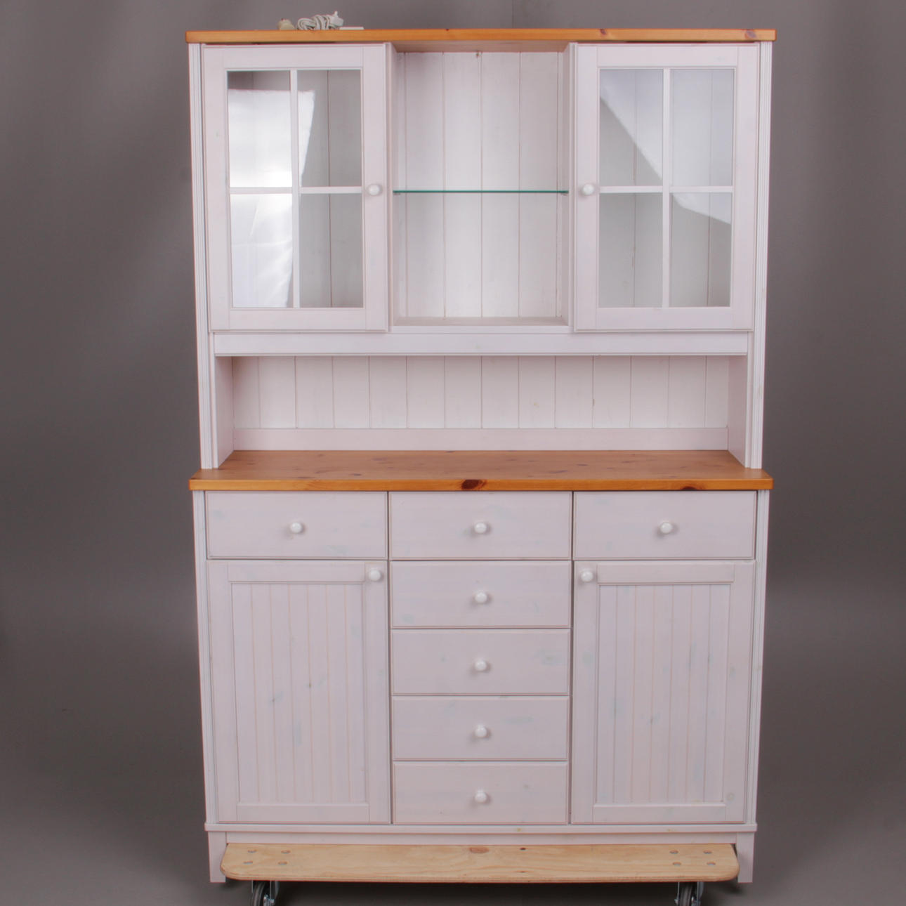 MATSALSSKÅP, med vitrinöverdel, furu, samtida.