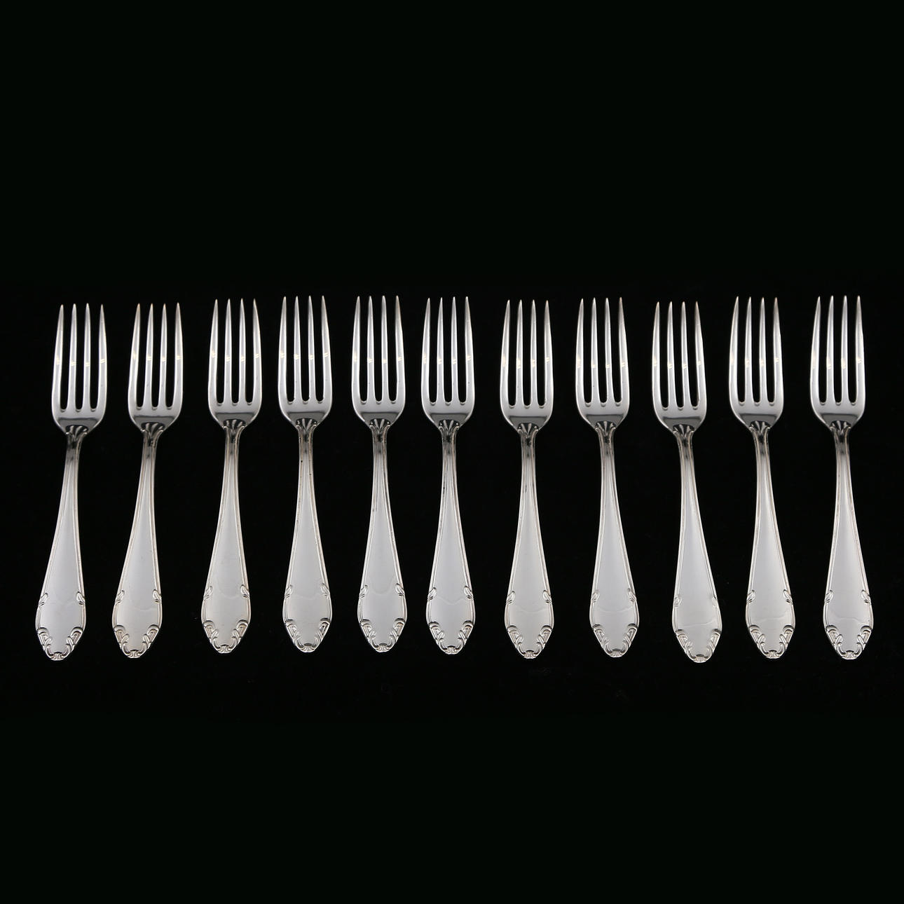 SMÅGAFFLAR, 11 st, nysilver, 1900-tal.