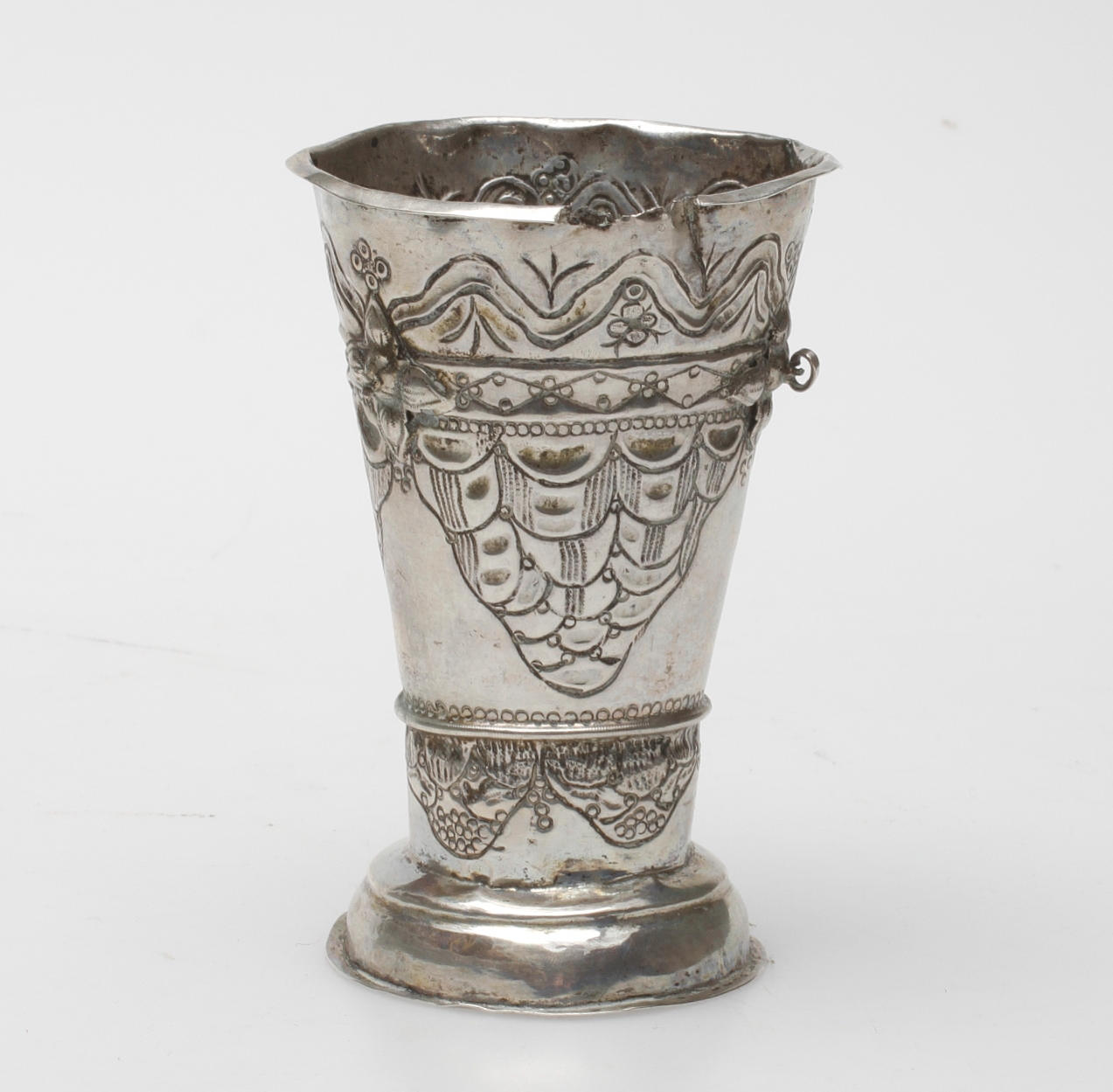 SKRAMMELBÄGARE, silver, 1700/1800-tal.