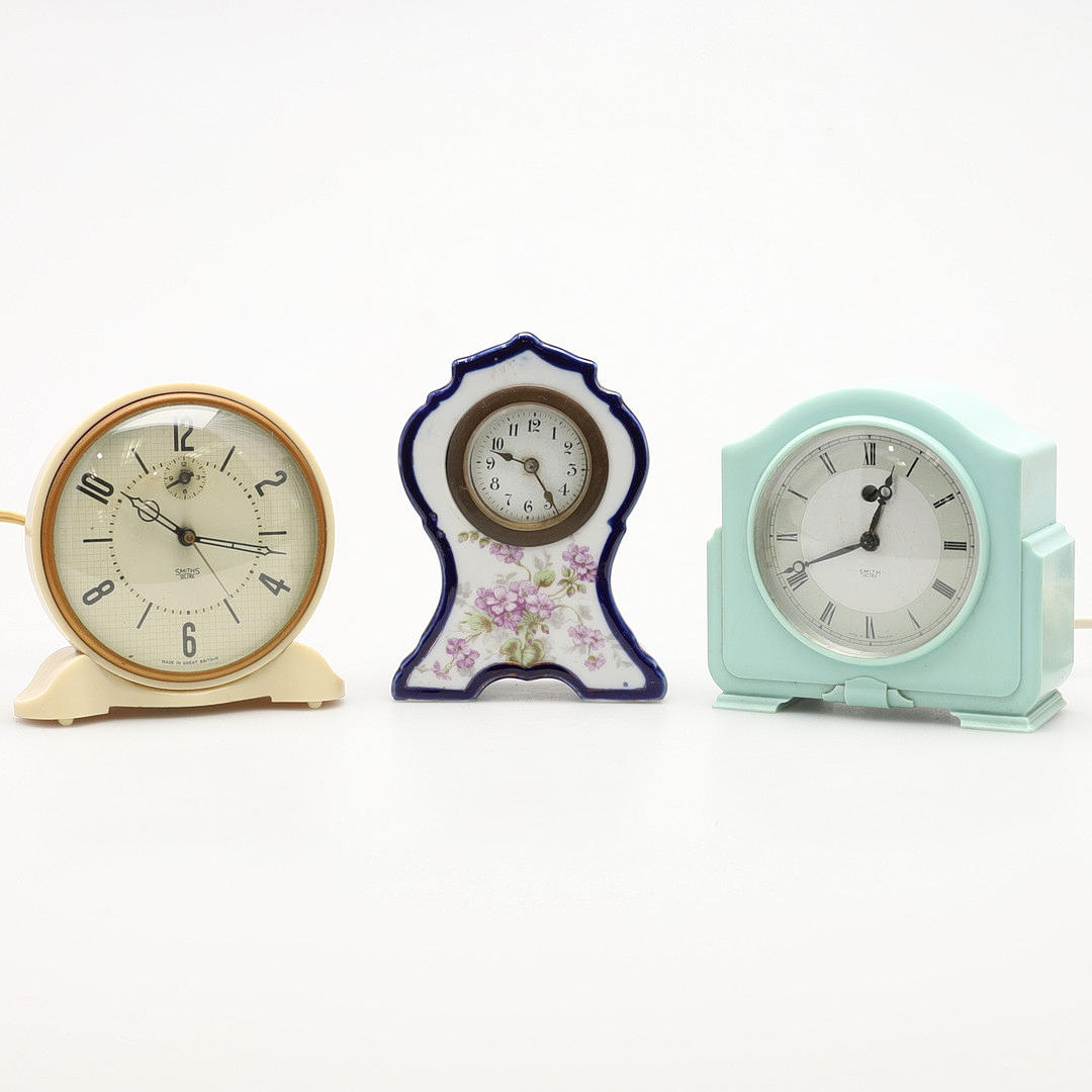 TWO SMITHS SECTRIC ELECTRIC TABLE CLOCKS, 1930S AND ANOTHER.