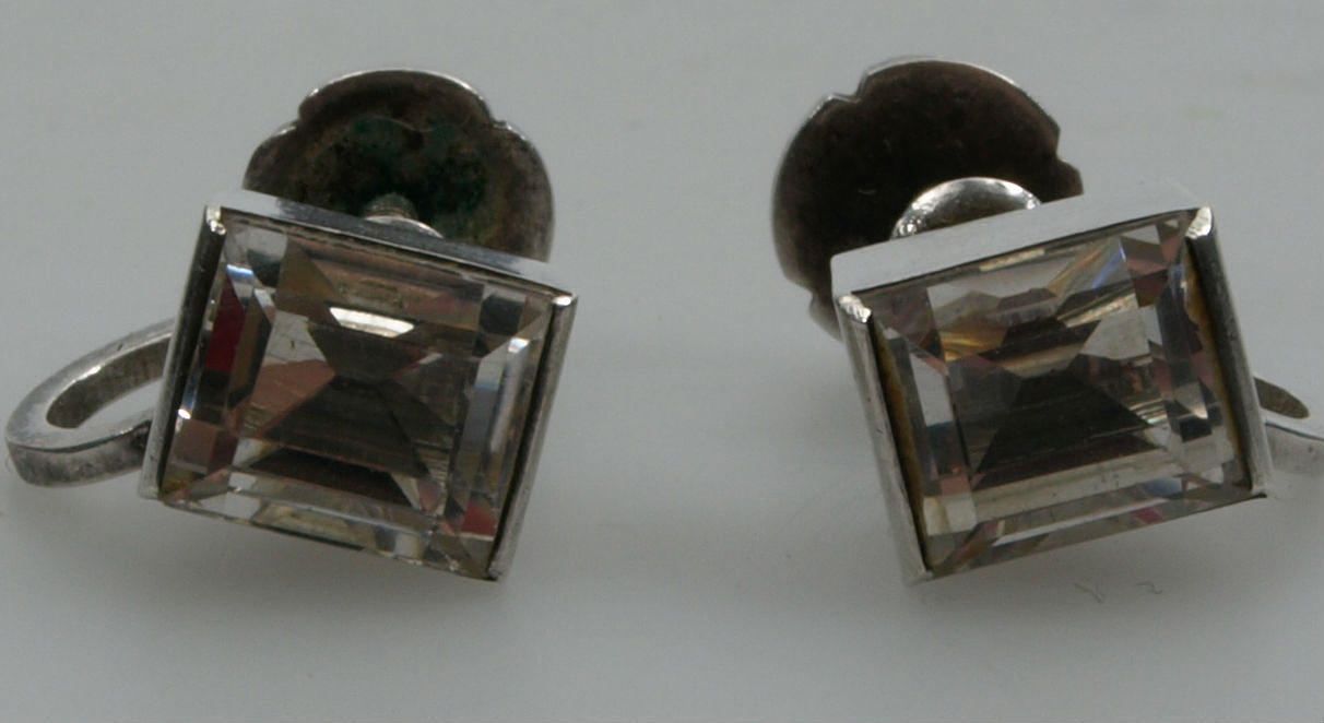 WIWEN NILSSON. Örhänge, silver och bergskristall, ett par, signerade, 1948.