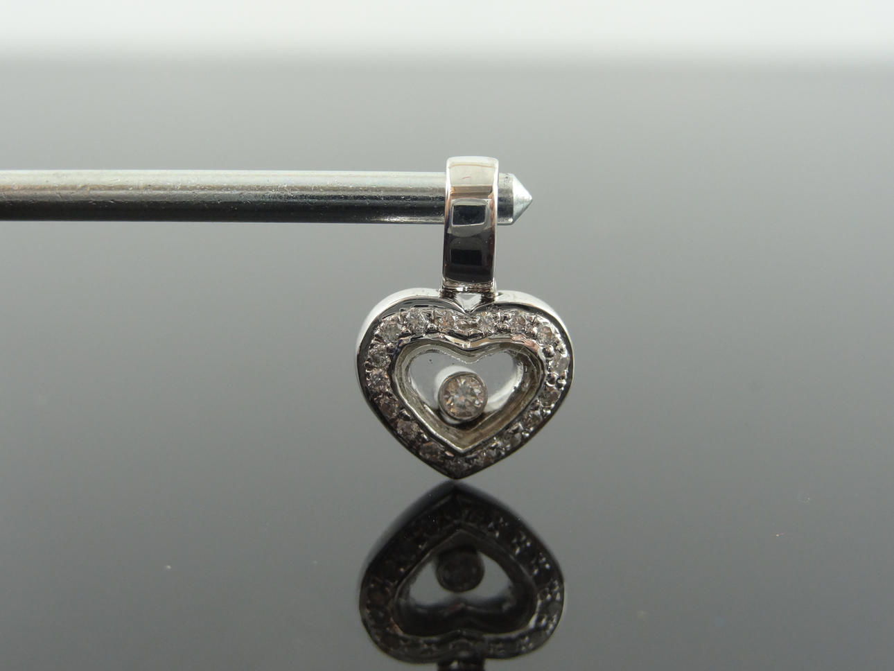 Hjärta hänge med diamant 0,14cts 18k guld.