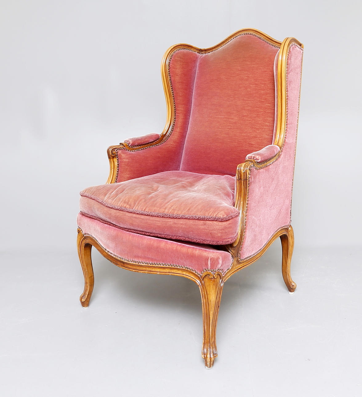 ÖRONLAPPSFÅTÖLJ, Rokokostil, 1940/50-tal.