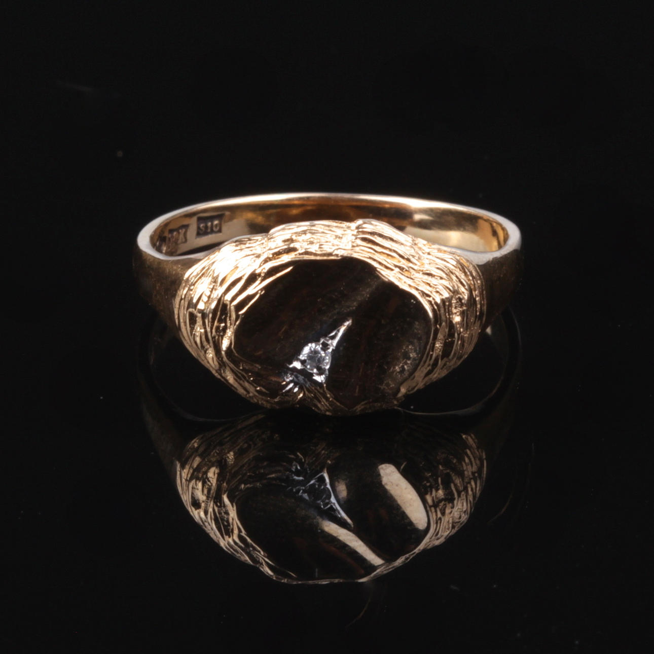 KLACKRING, med diamant, 18k guld, Bengt Hallberg Guldsmeds AB, Köping, 1992, vikt ca 5 gram.