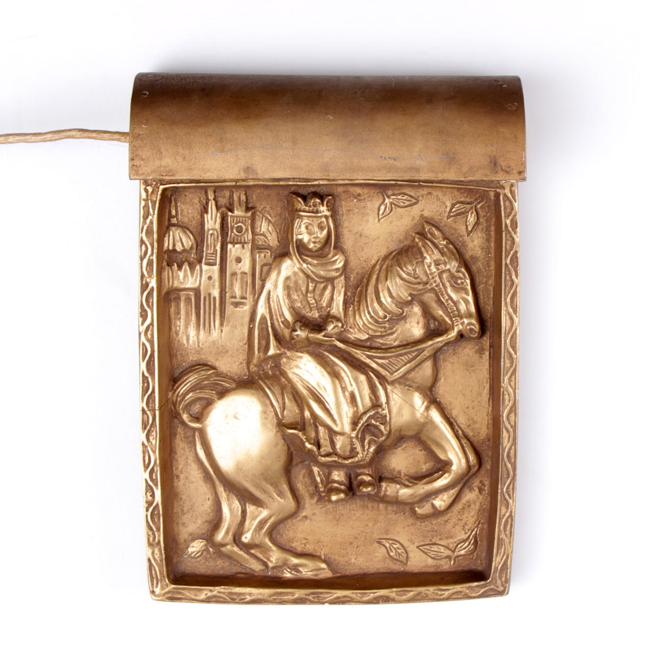 VÄGGLAMPA, förgylld, dekor av ridande kunglighet.