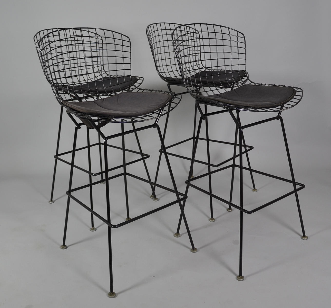 HARRY BERTOIA. Fyra tråd bar stolar.