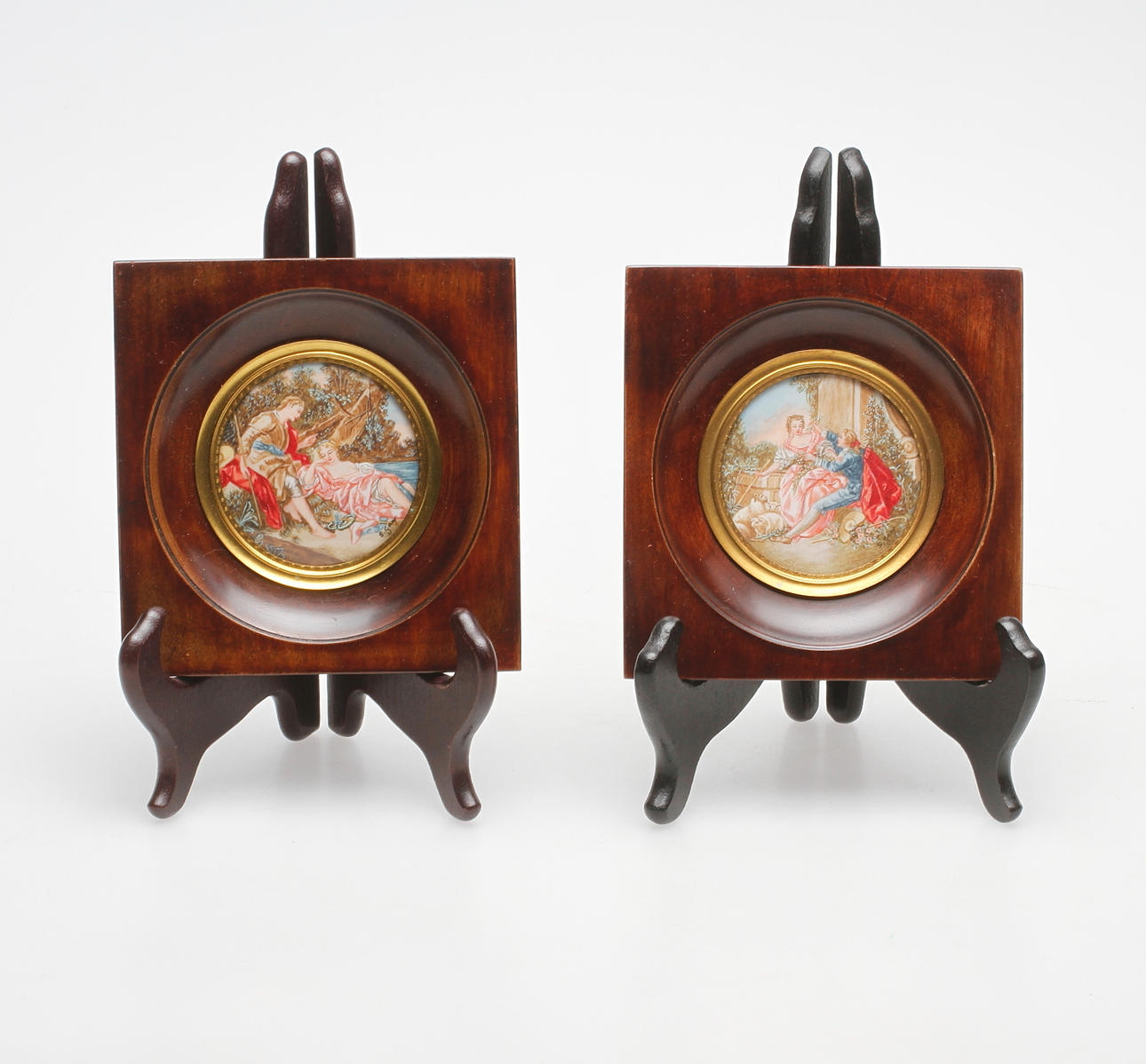 MINIATYRER, 2 st, bemålade tryck, signerade S. Gnay.