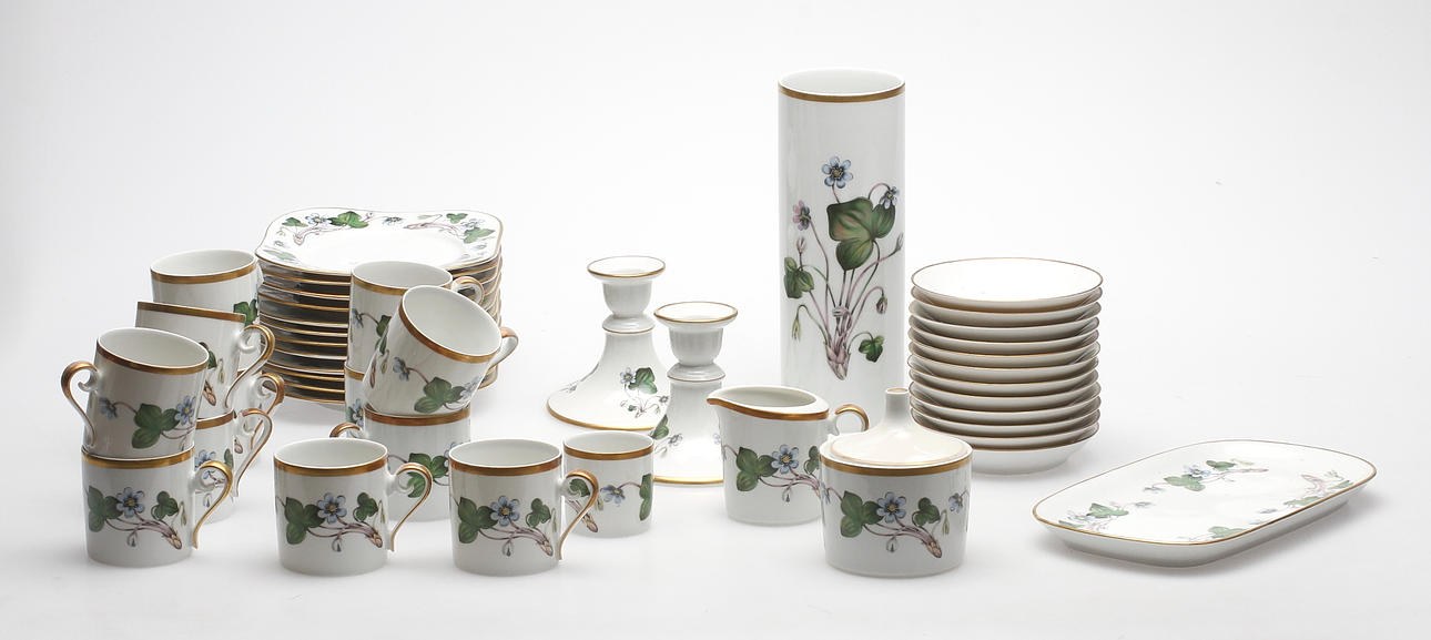 KAFFESERVIS, 42 del, "Anemone Hepatica". Hackefors.