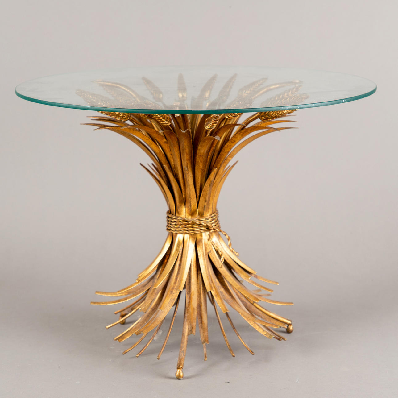 Mesa auxiliar estilo Coco Chanel. Vidrio.