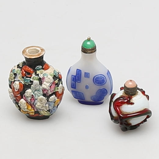 SNUSFLASKOR, 3 st, Glas/Porslin, Kina, 1900-tal.