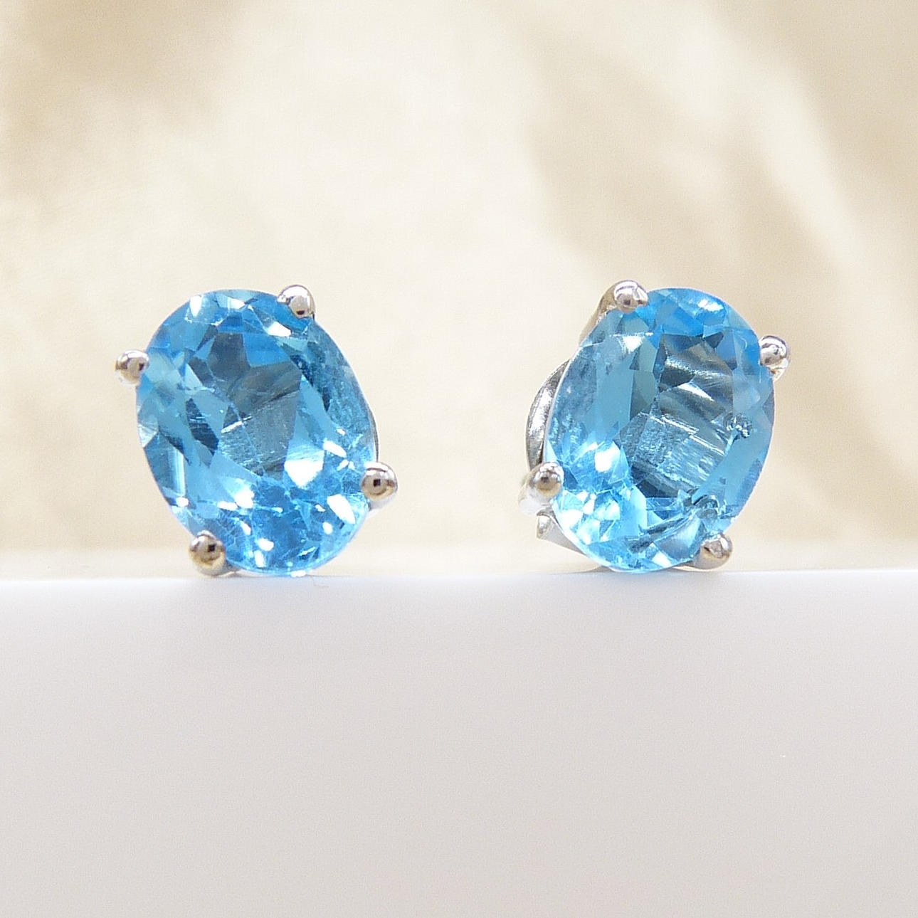 SWISS BLUE TOPAZ nitar.