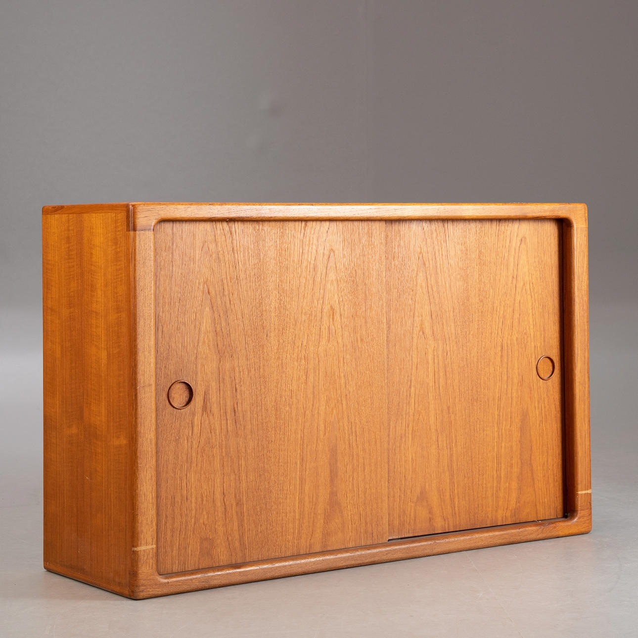 Teak skab. Silkeborg Møbelfabrik, 1960'erne.