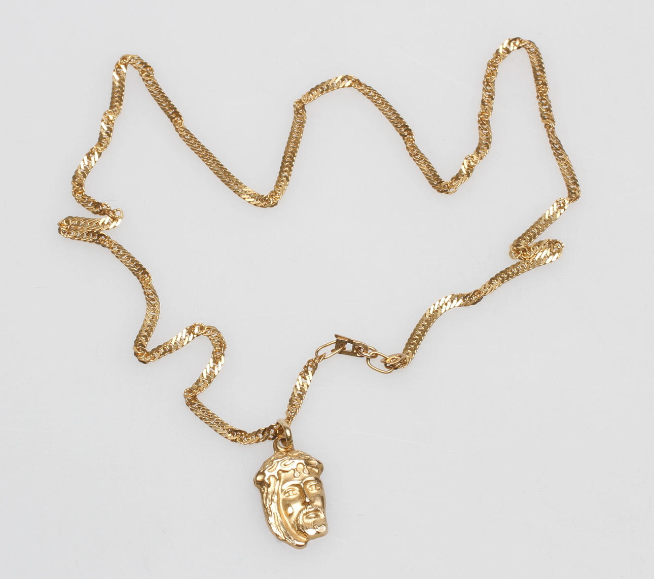 HALSKEDJA MED HÄNGE, 18k guld, vikt ca 10,8 gr.