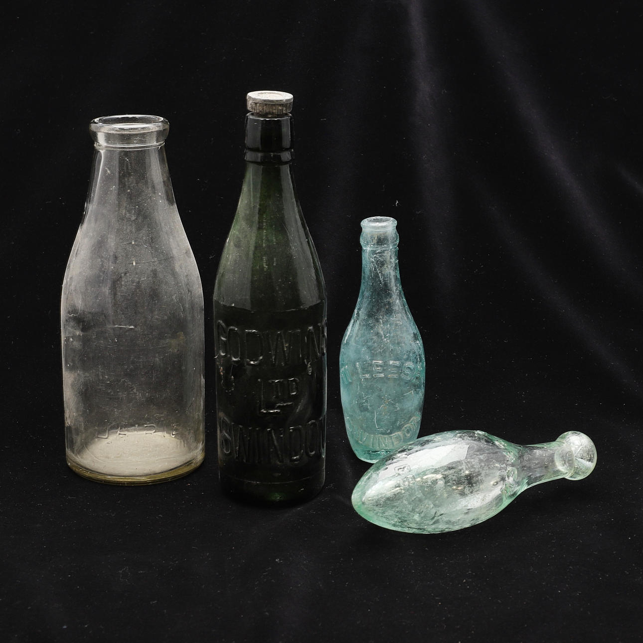 QUANTITY OF GLASS BOTTLES.