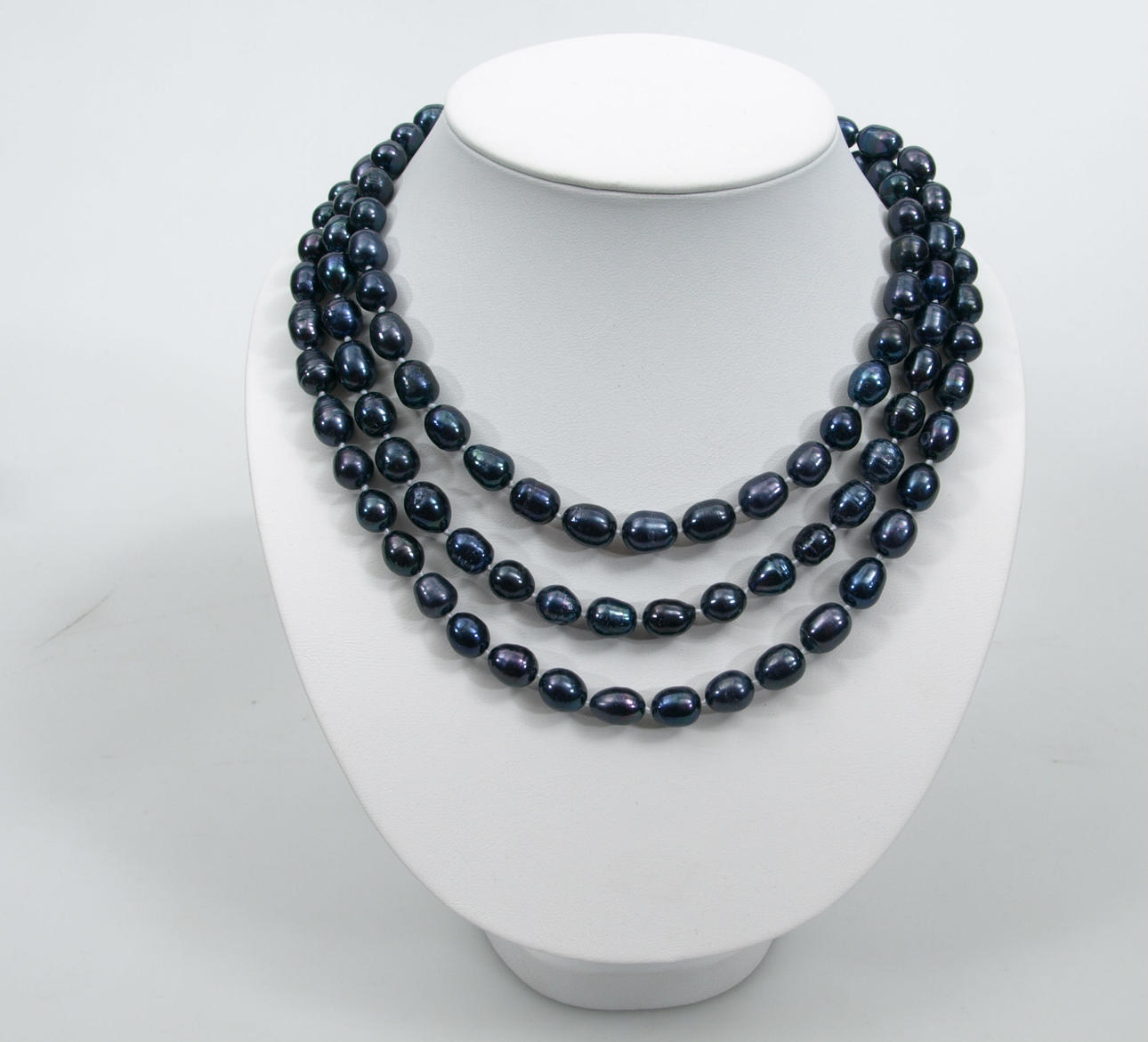 HALSBAND, svarta sötvattenspärlor.