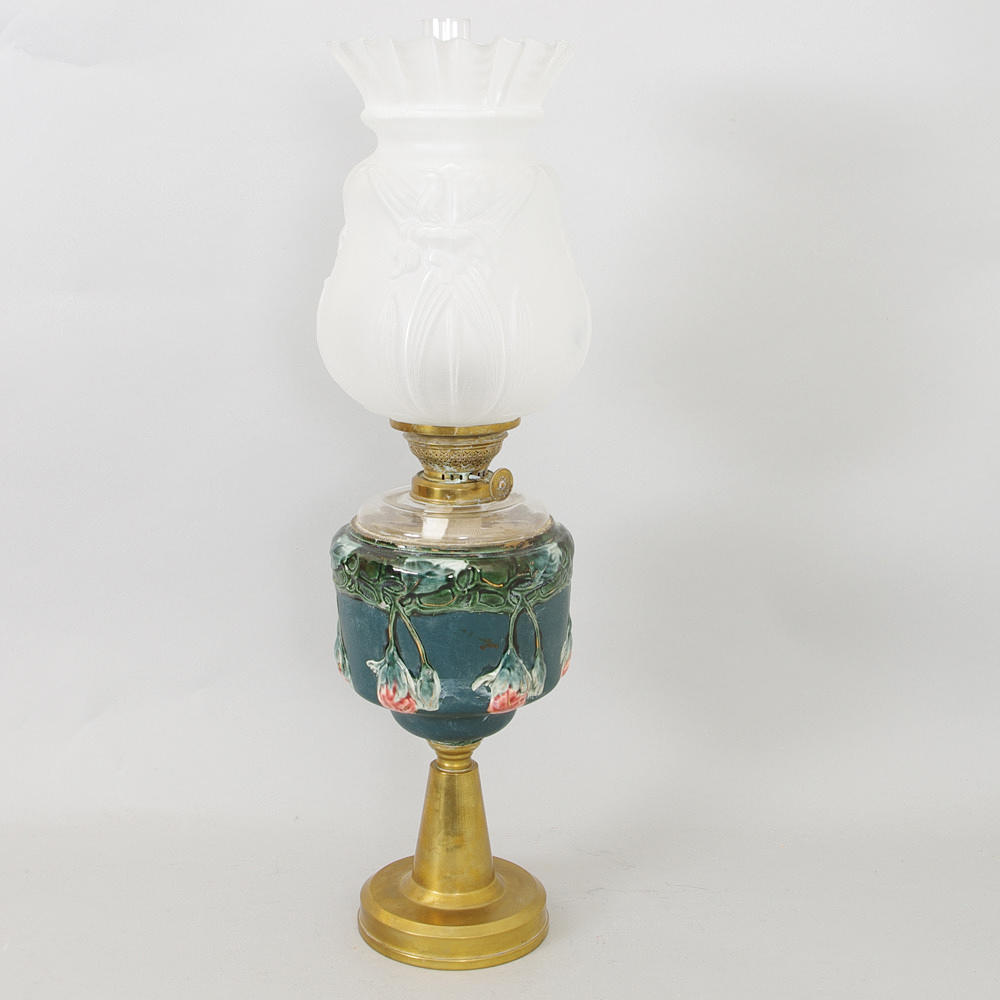 BORDSFOTOGENLAMPA, majolika/mässing/glas, jugend.
