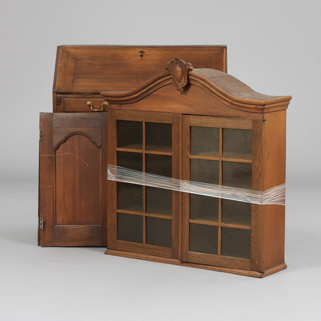 SKRIVSKÅP, tvådelat med vitrin, 18/1900-tal.