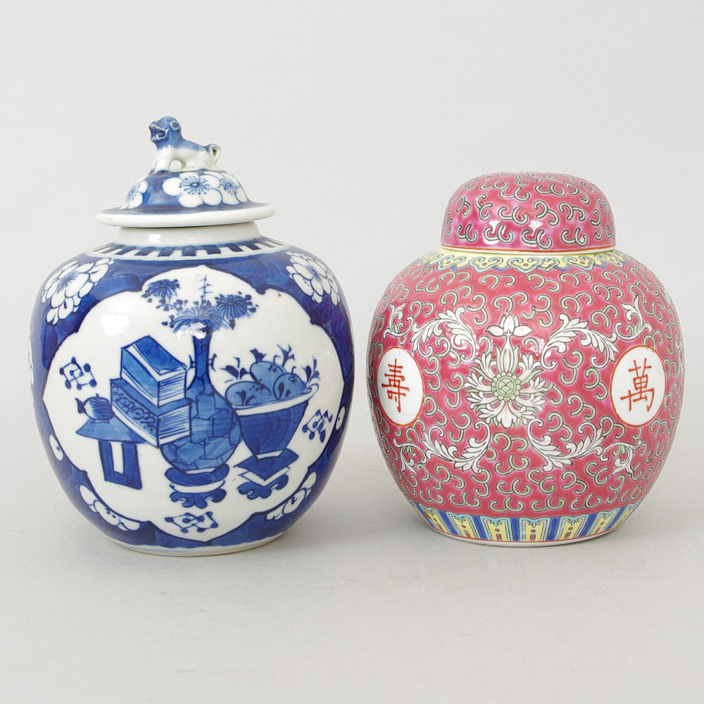 LOCKURNOR, 2 stycken, porslin, Kina, 1900-tal.