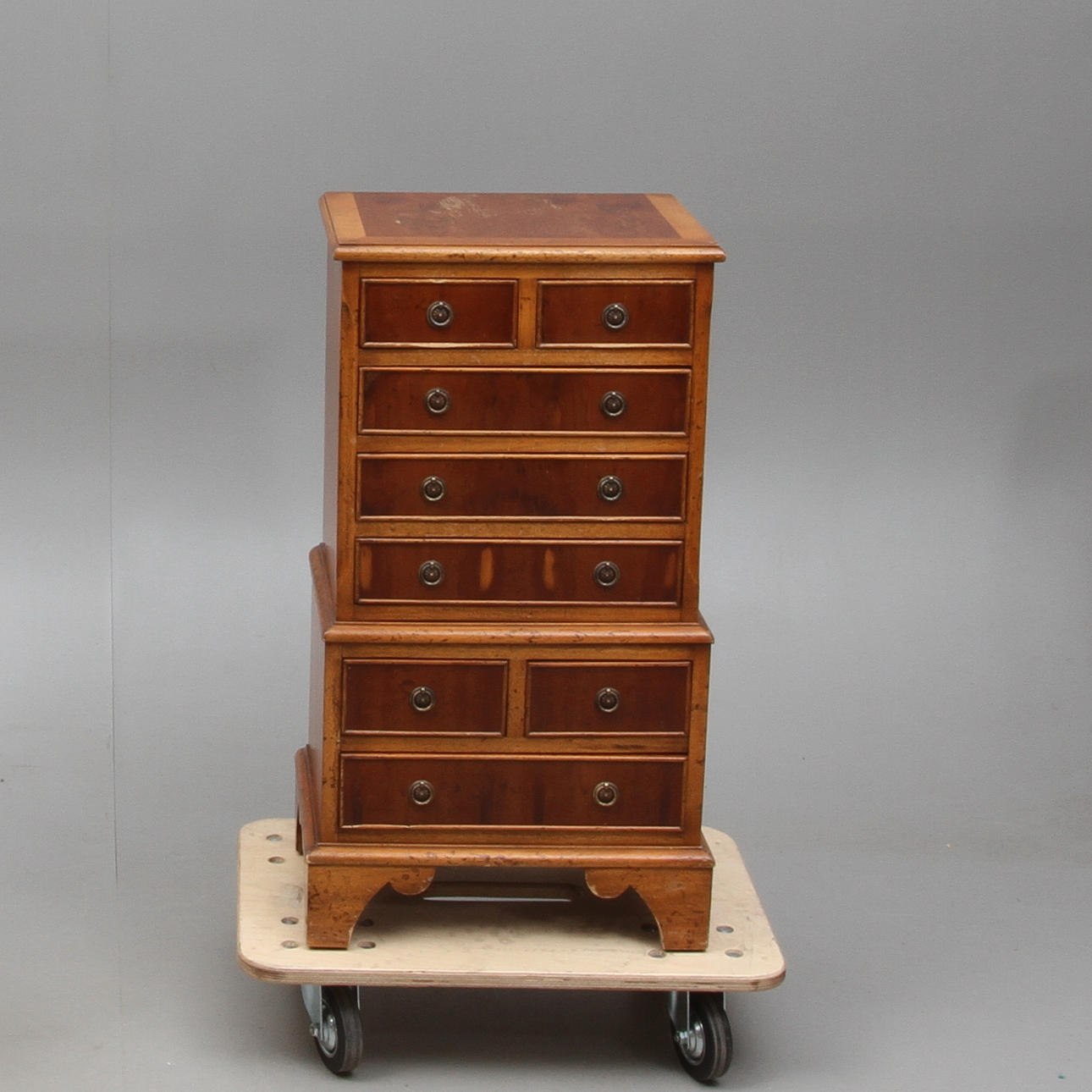 BYRÅ, engelsk stil, 1900-tal.