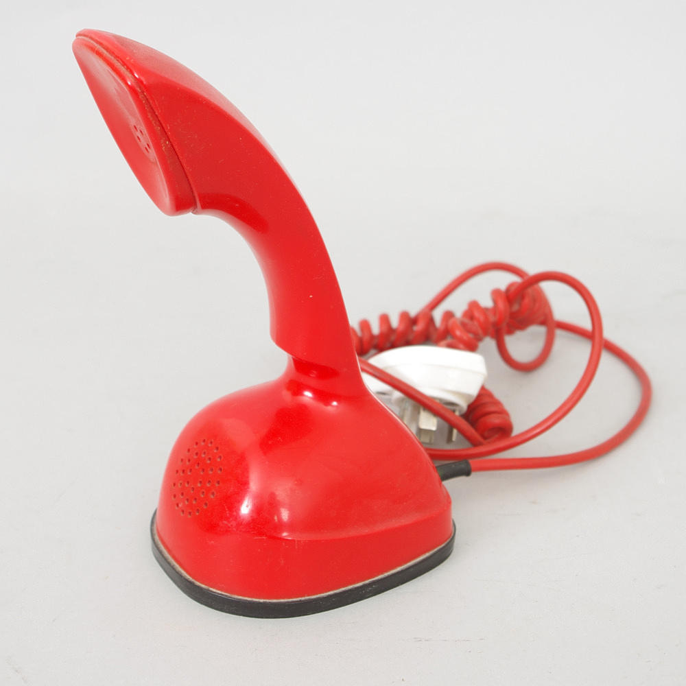 TELEFON, "Kobra", röd, design Gösta Thames 1953.