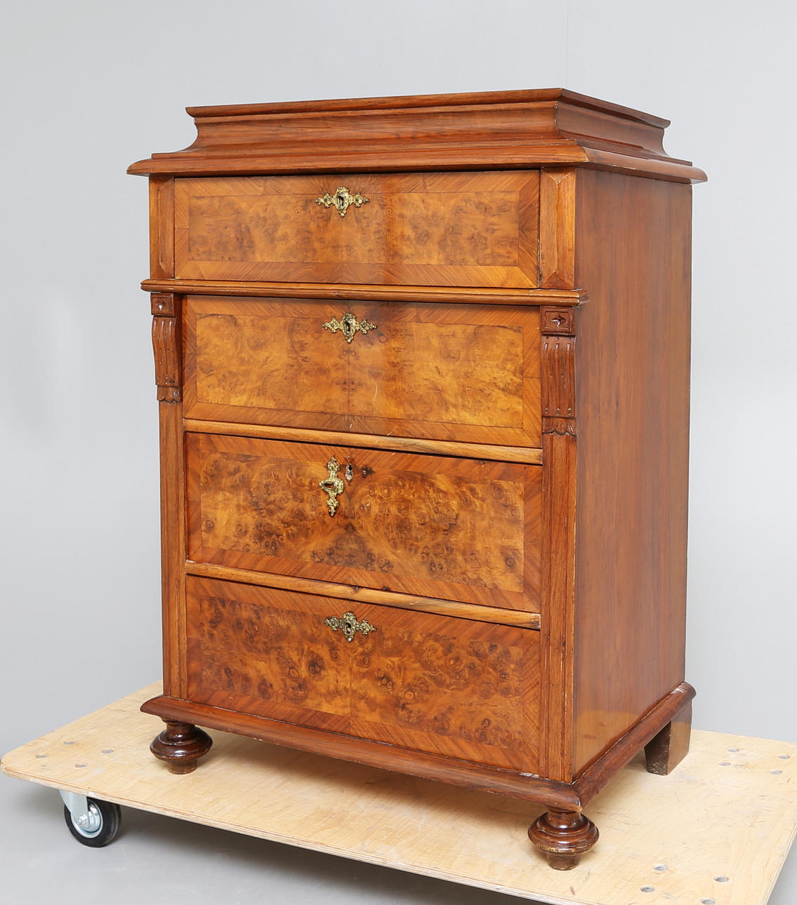 BYRÅ.4-lådig, 1880-tal.