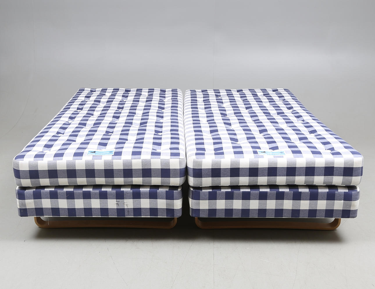 SÄNGAR med MADRASS, 2 st, Hästens, Sheraton, 90 x 200 cm.