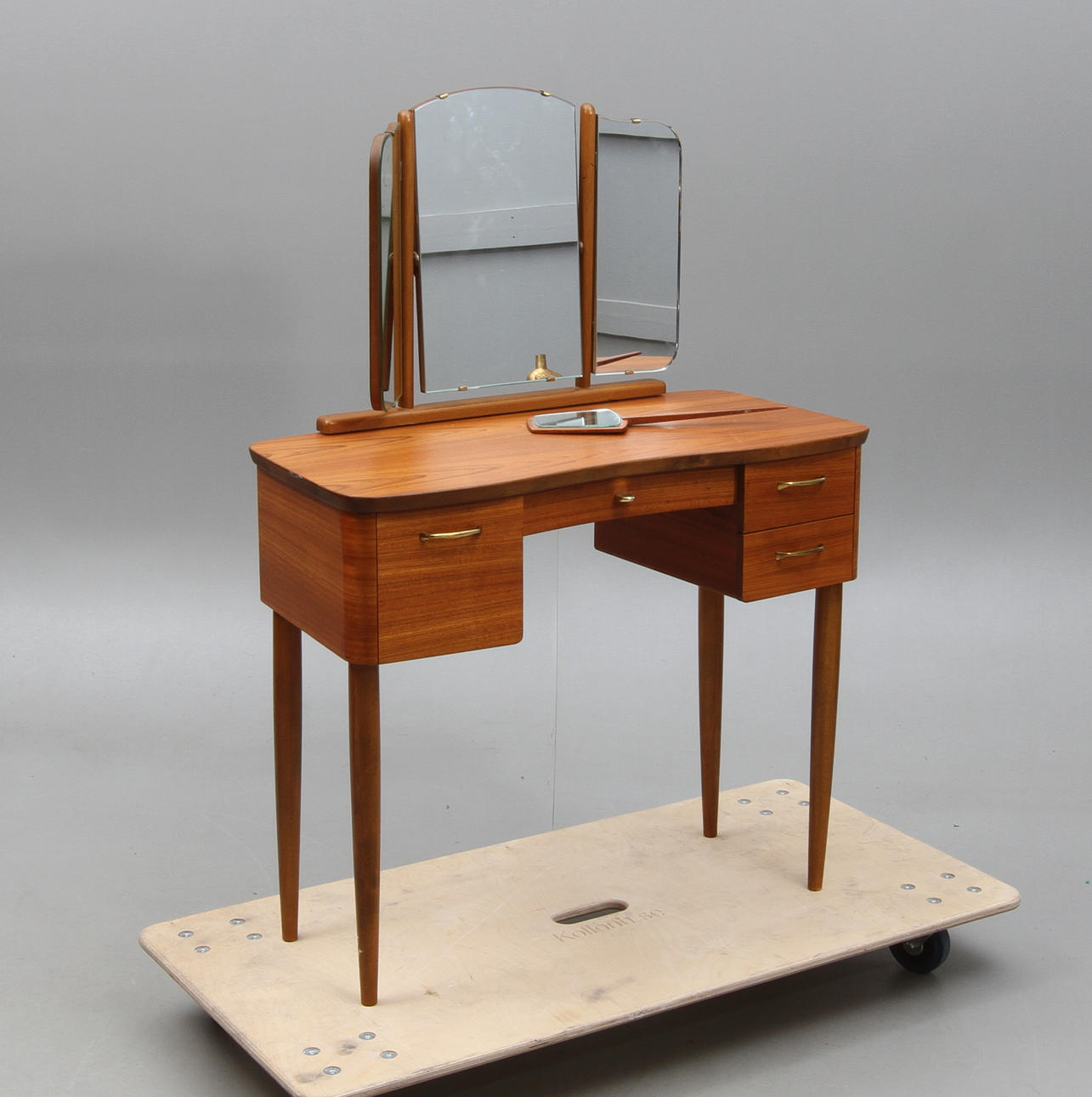 SMINKBORD, mahogny, Fröseke AB. Nybrofabriken, 1950/60-tal.