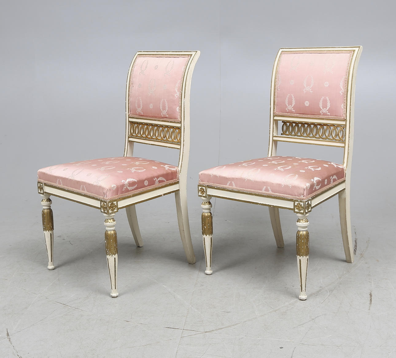 STOLAR, ett par, sengustaviansk-stil, sekelskiftet 1900.