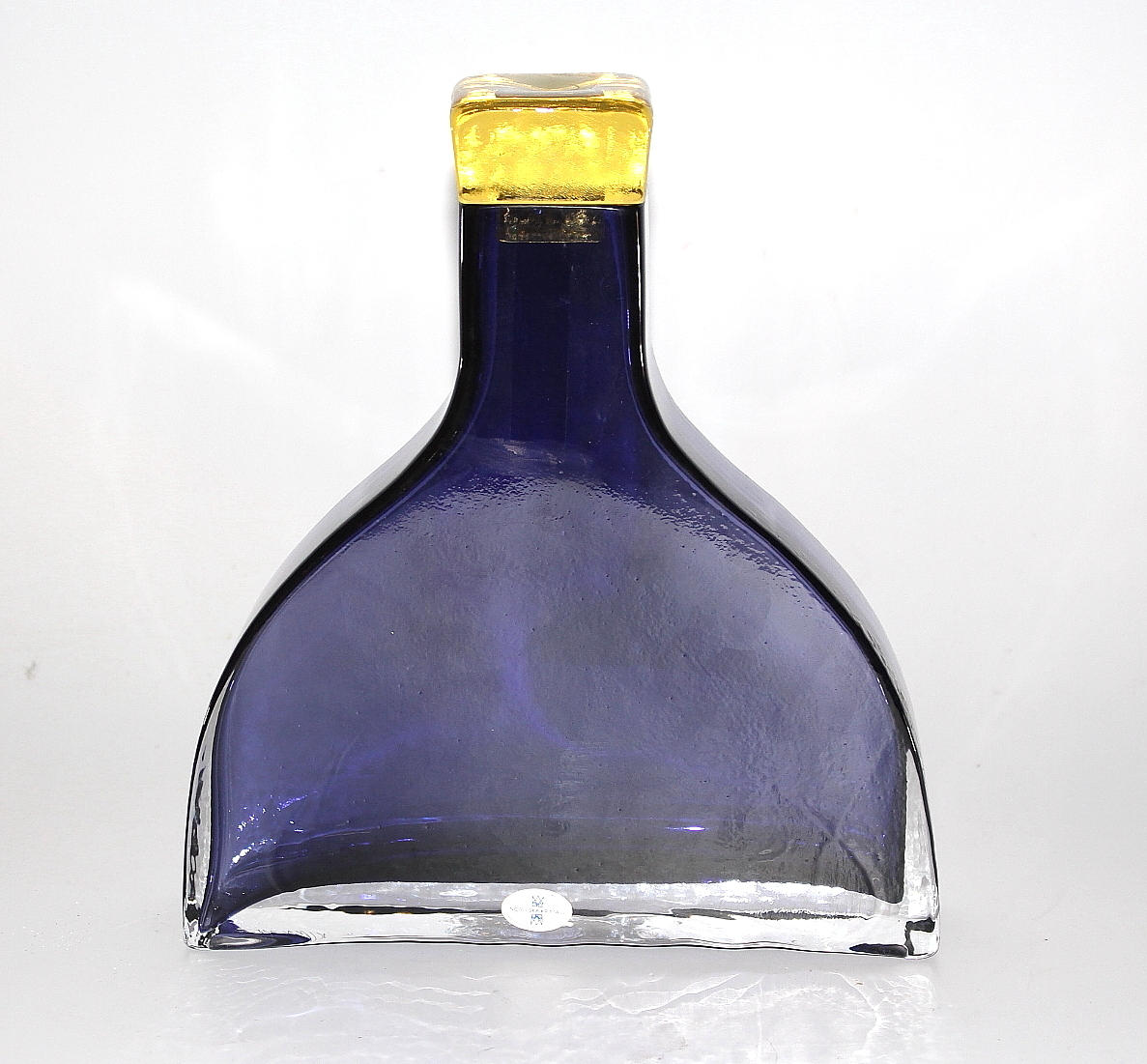 KARAFF, glas, signerad, Margaretha Hennix Pukeberg.