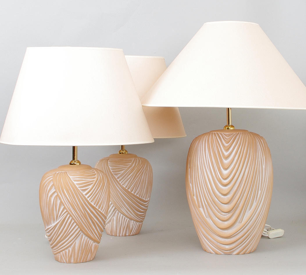 BORDSLAMPOR, 3 stycken, oglaserad keramik.