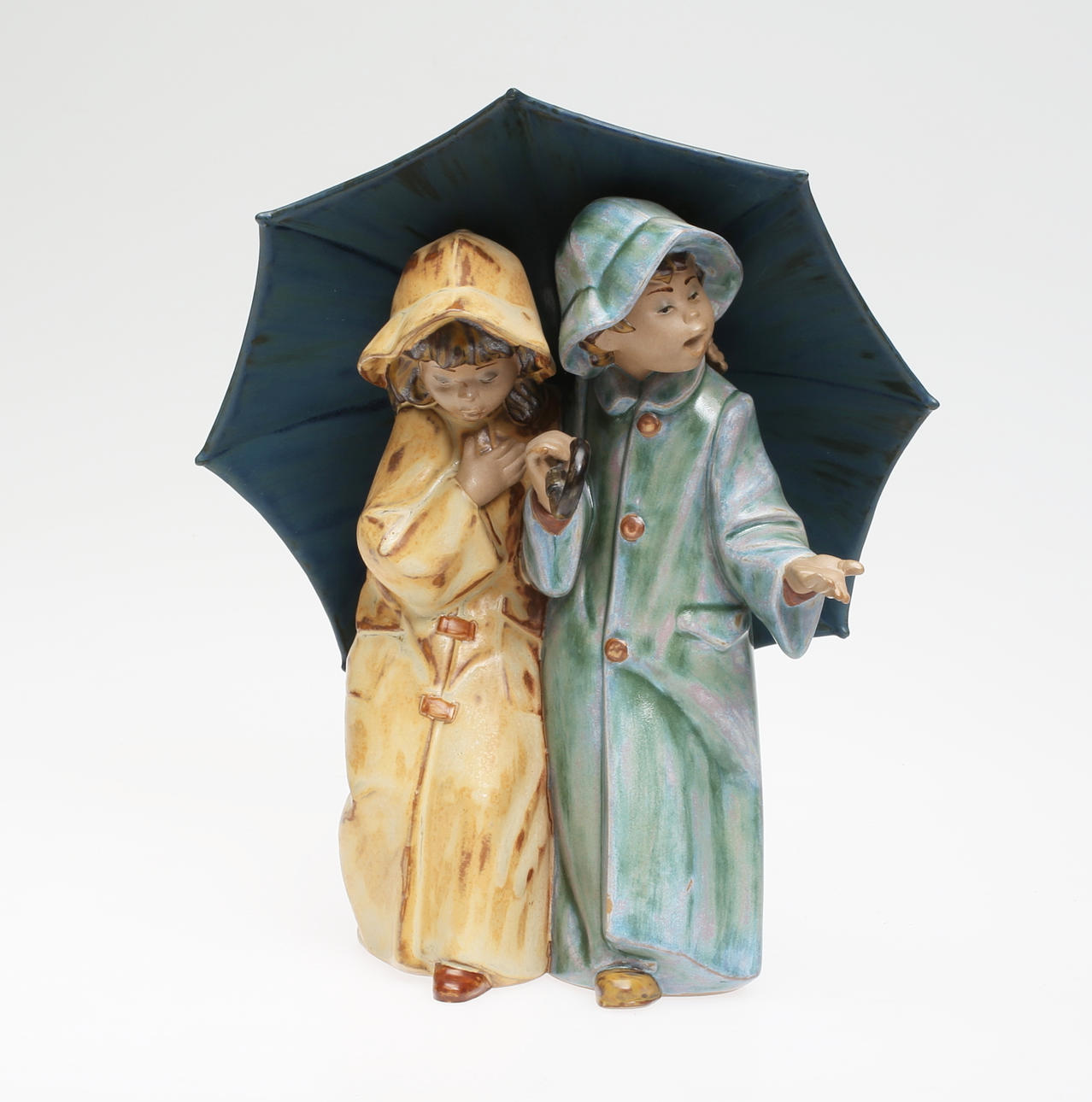 FIGURIN, Barn under paraply, LLadro, Spanien,1900-tal.