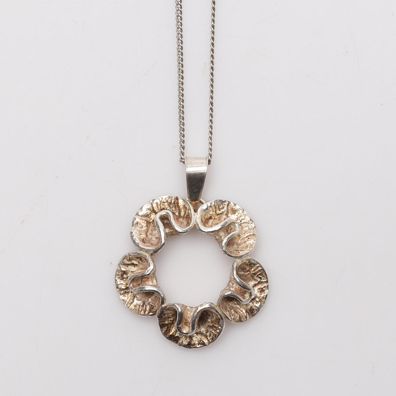 THERESIA HVORSLEV. Vedhæng, sølv.