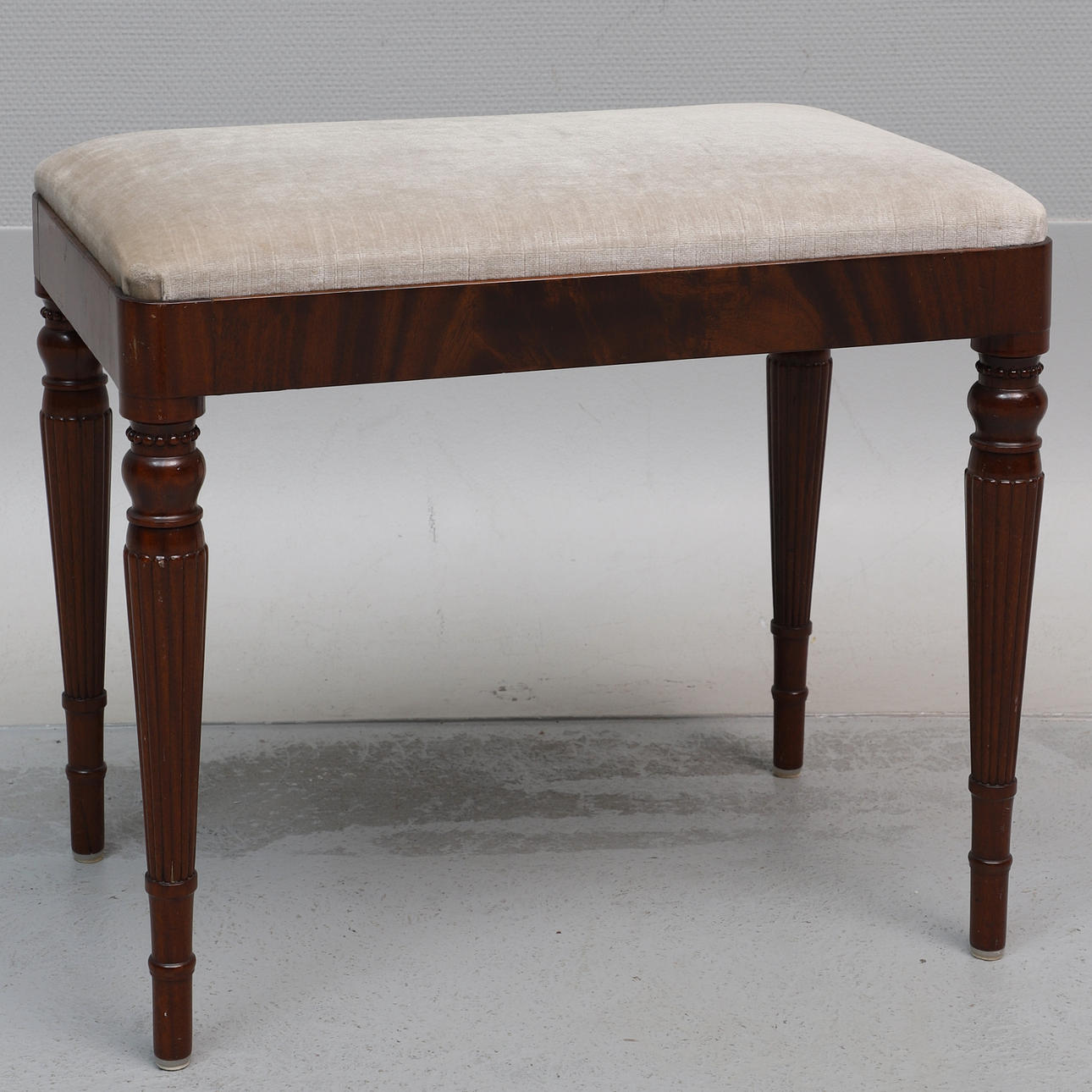 TABURETT/PALL, gustaviansk stil.