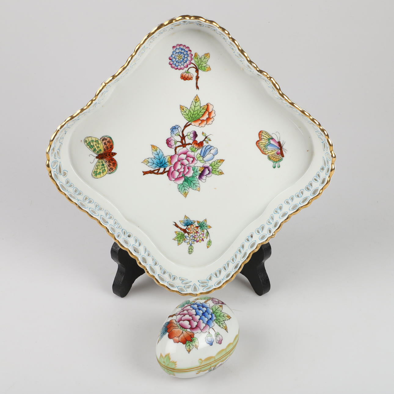 GALLERFAT OCH NIPPERASK, porslin, Herend, Ungern.