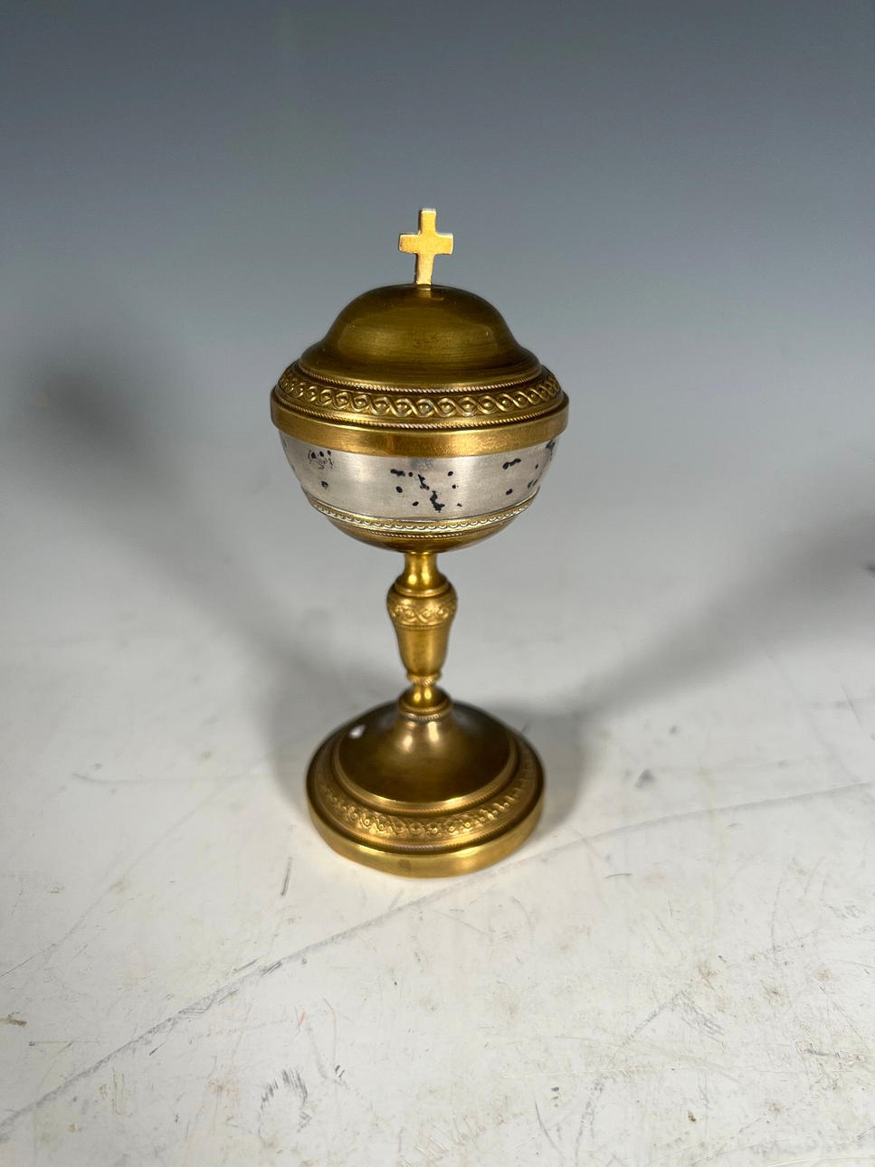 Antiker Ziborium Hostien Behälter.