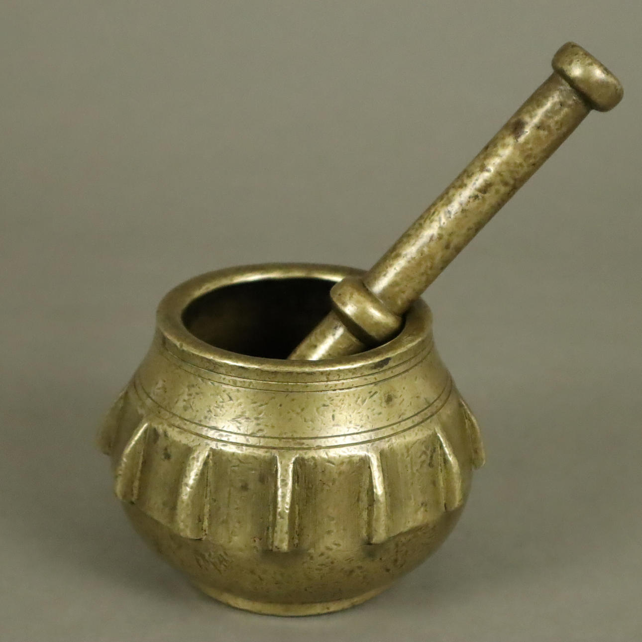 - MORTAR WITH PISTILLE - 17th century, brass.