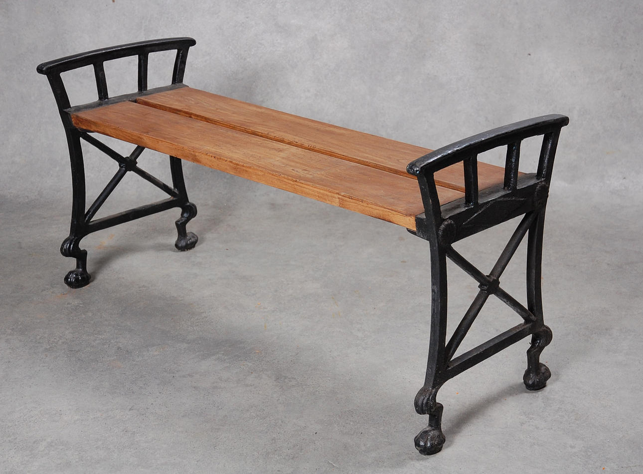 FOLKE BENSOW. variant av " Parkbänk Nr: 2 " gjutjärn, Näfveqvarns bruk.