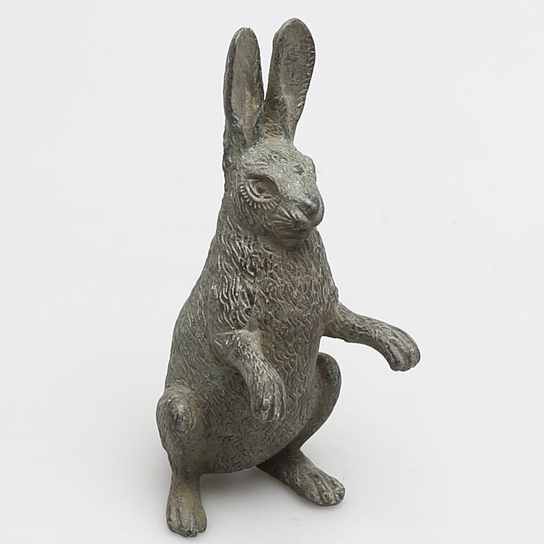 OKÄND KONSTNÄR. Hare i grönpatinerad brons, osignerad.