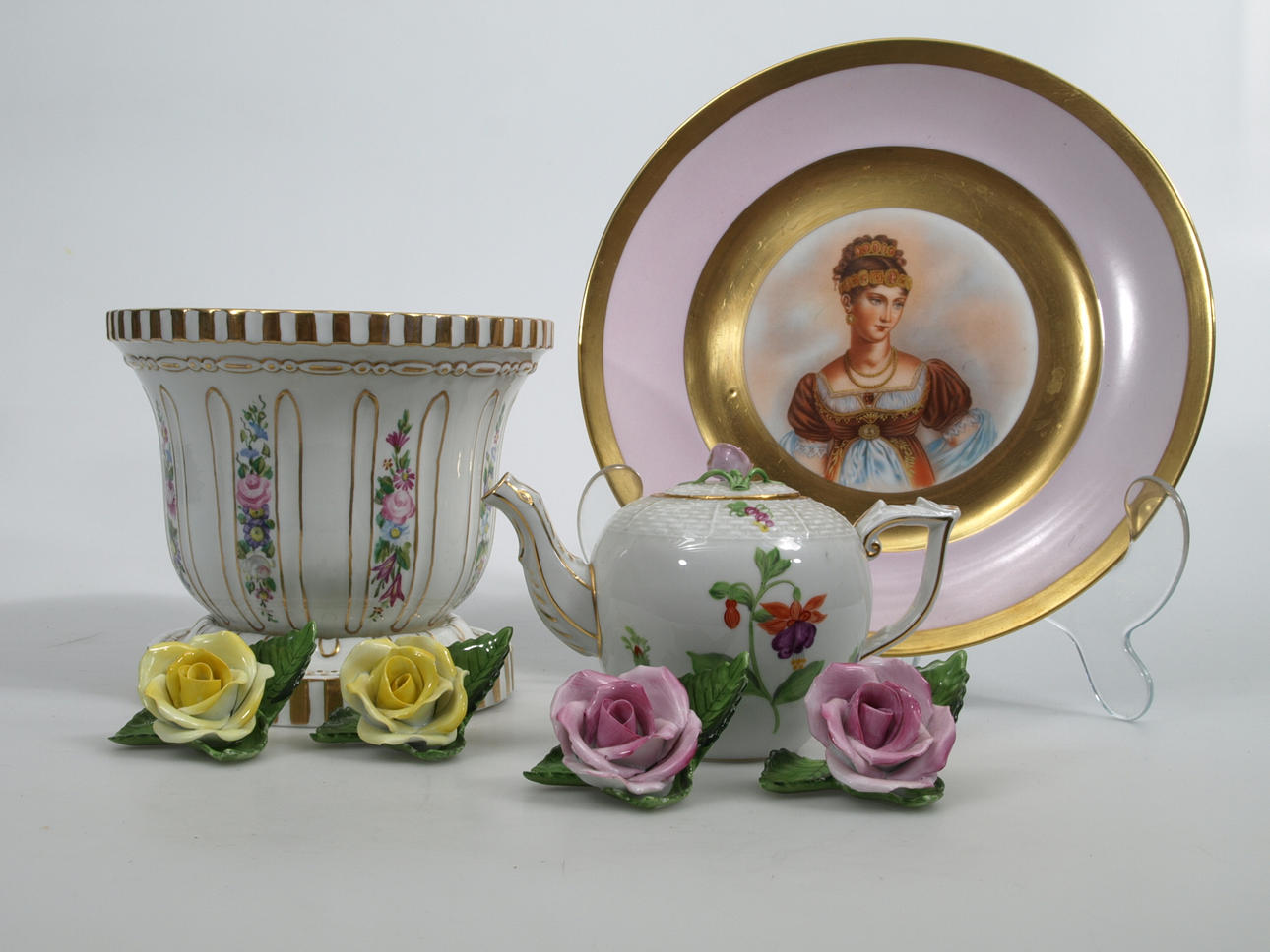 PARTI PORSLINSFÖREMÅL, 7 delar, Kunglig Dansk och Herend.