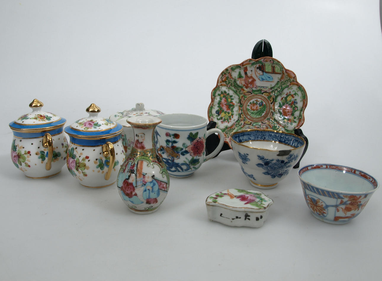 PARTI PORSLINSFÖREMÅL, 9 delar, Limoges Frankrike och Kina.