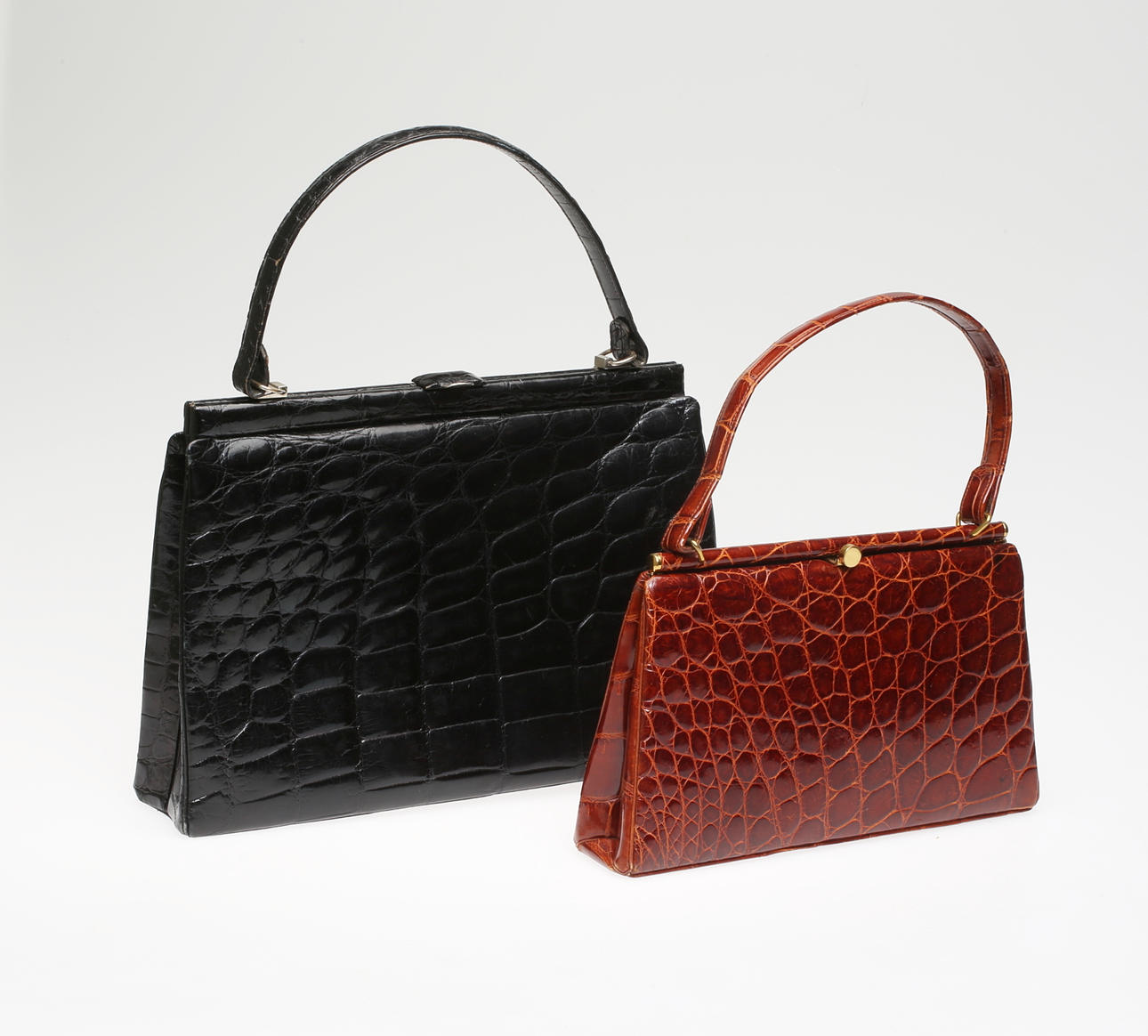 Handväskor, 2 stycken, reptilskinn, tidigt 1940-tal.