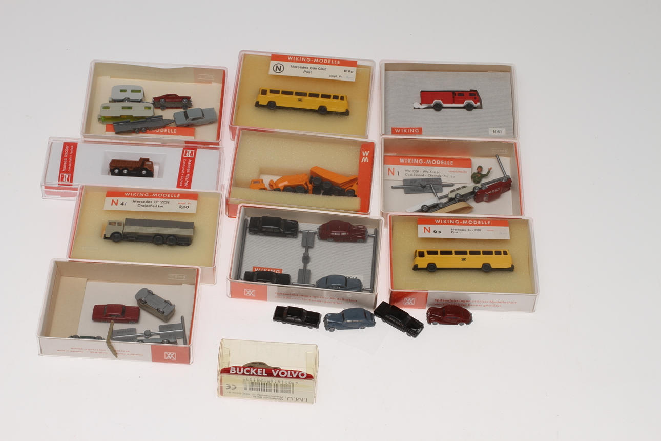 MODELLBILAR, U.M.I. och Wiking cirka 25 stycken. Delvis originalkartonger.