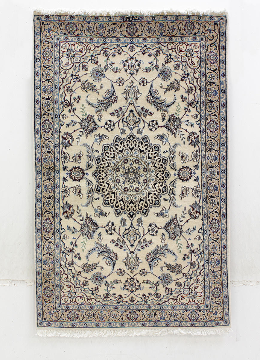 MATTA, Orientalisk, Nain med silkesinslag, signerad Habibian, 187 x 114 cm.