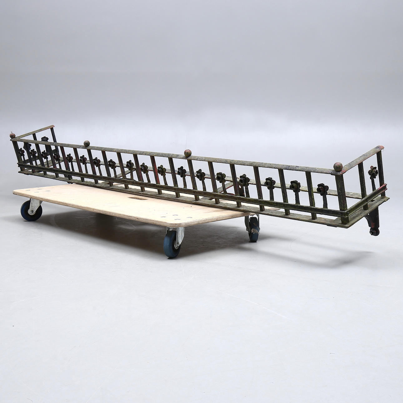 BLOMLÅDA, smide, 1900-talets första del.